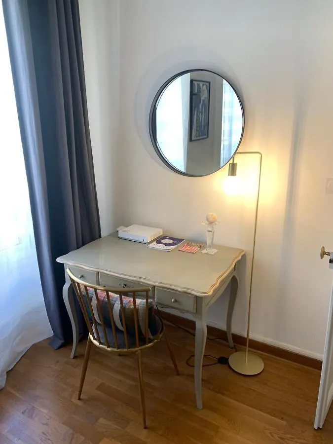 Escale Citadine Au Centre D'Avignon, Climatisation, Appartement De Charme, Spacieux Et Lumineux 0*,
