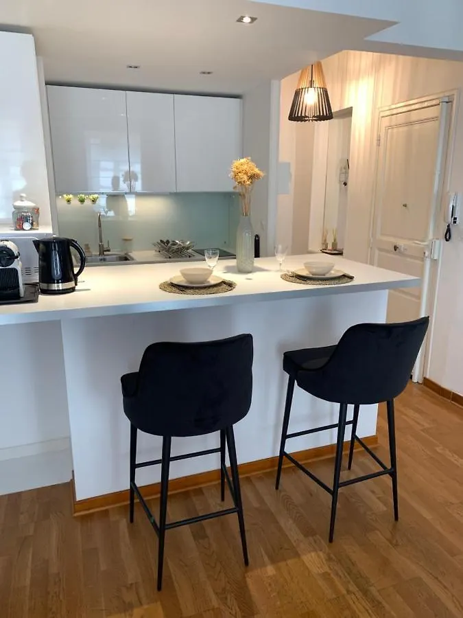 Escale Citadine Au Centre D'Avignon, Climatisation, Appartement De Charme, Spacieux Et Lumineux