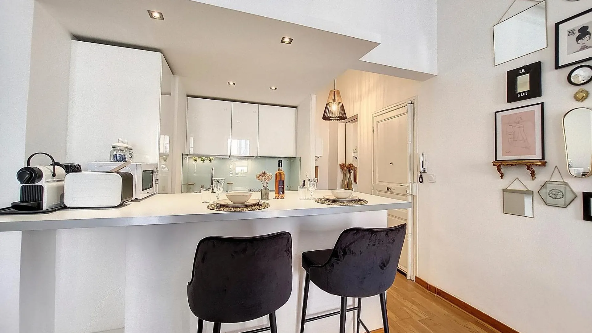 Apartamento Escale Citadine Au Centre D'Avignon, Climatisation, Appartement De Charme, Spacieux Et Lumineux