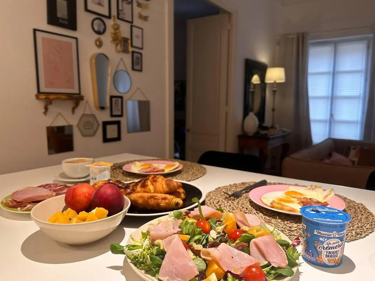 Escale Citadine Au Centre D'Avignon, Climatisation, Appartement De Charme, Spacieux Et Lumineux Apartamento